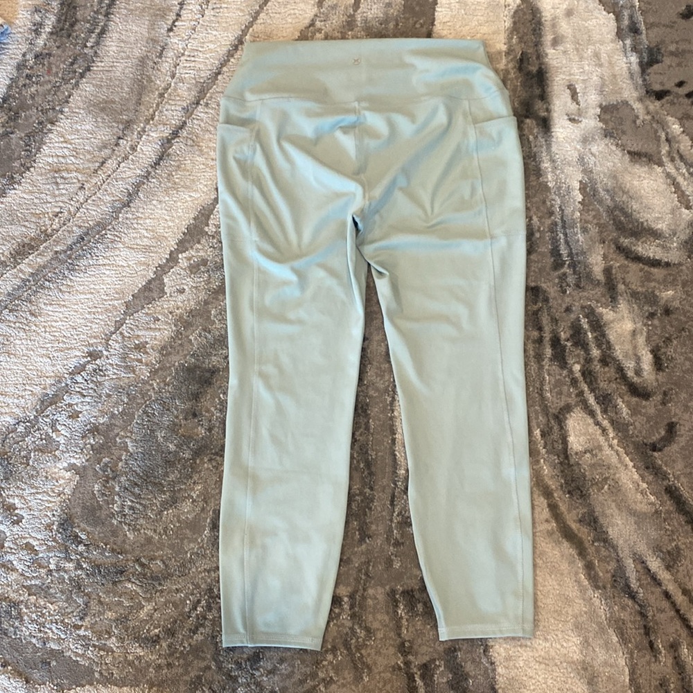 RBX pastel sage green crop leggings with side pockets size XL NWOT - Picture 2 of 11